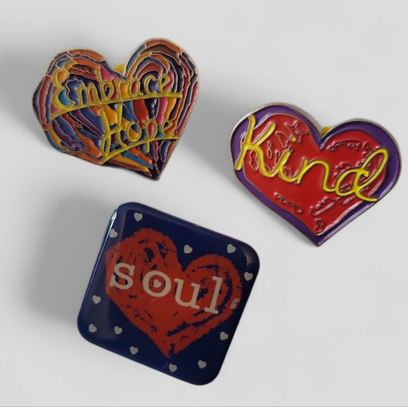 Penzeys Spices Enamel Pin Lot Embrace Hope + Kind + Soul Heart Bundle × 3 New - Picture 1 of 6